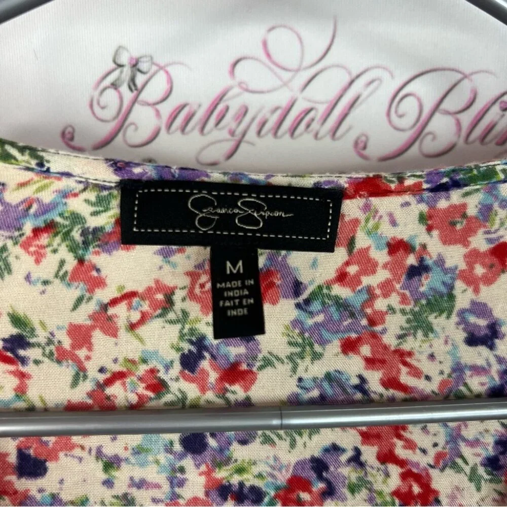Jessica Simpson embrace vibrant